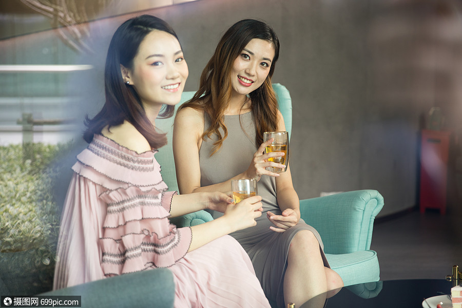 女性下午茶聊天