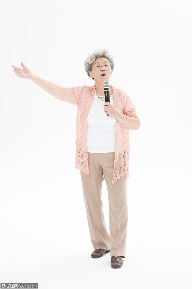 老年奶奶唱歌