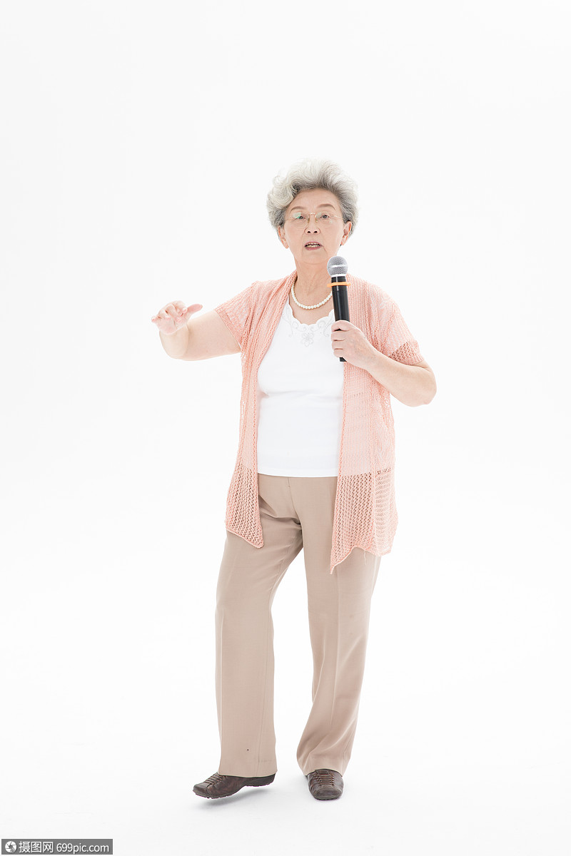 老年奶奶唱歌
