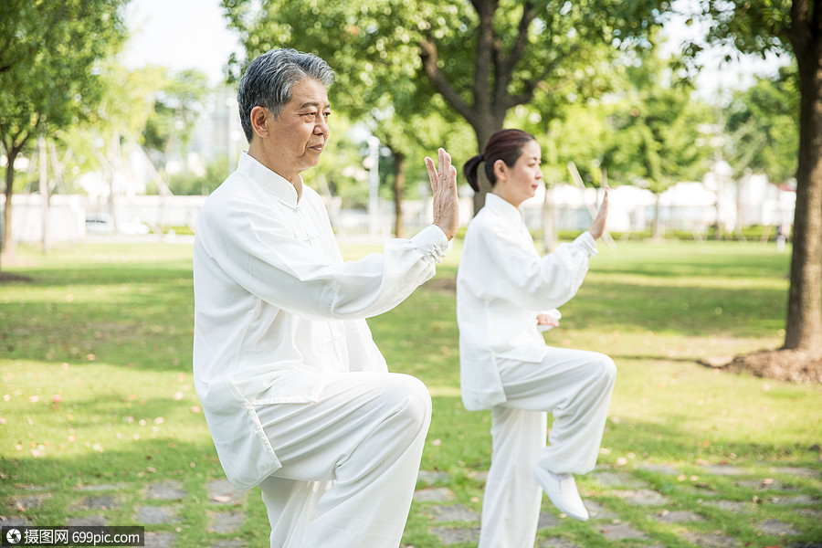 老年人太极锻炼功夫养生