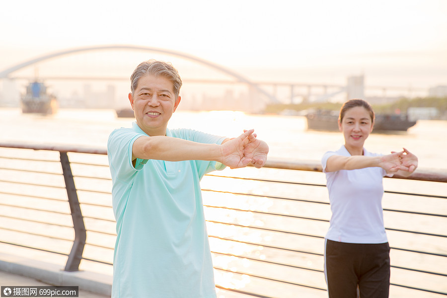 中老年人锻炼图片图片