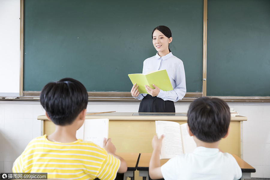女老师上课