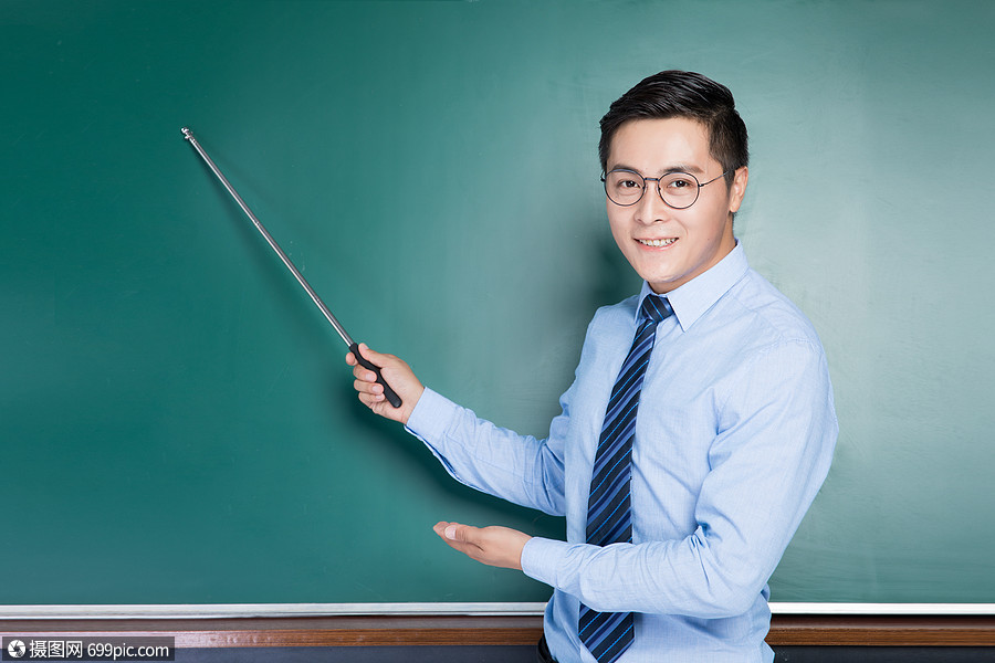 男性教师上课形象