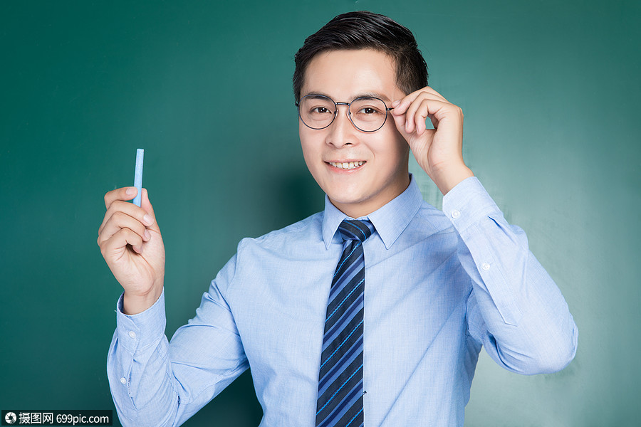 男性教师上课形象