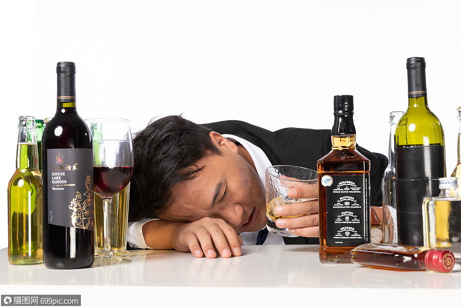 照片 人物情感 醉酒的人.jpg