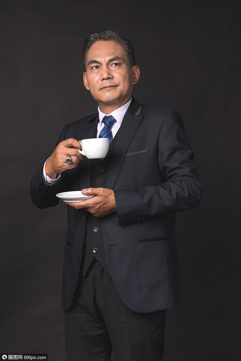 照片 人物情感 商务成功人士品咖啡.jpg