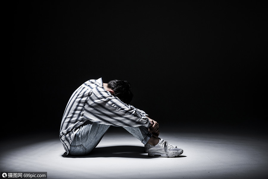 压力男性痛苦抑郁图片