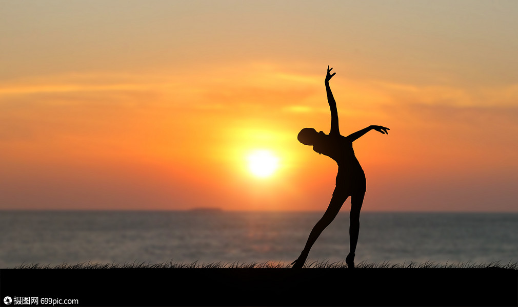 夕阳下跳舞舞者唯美