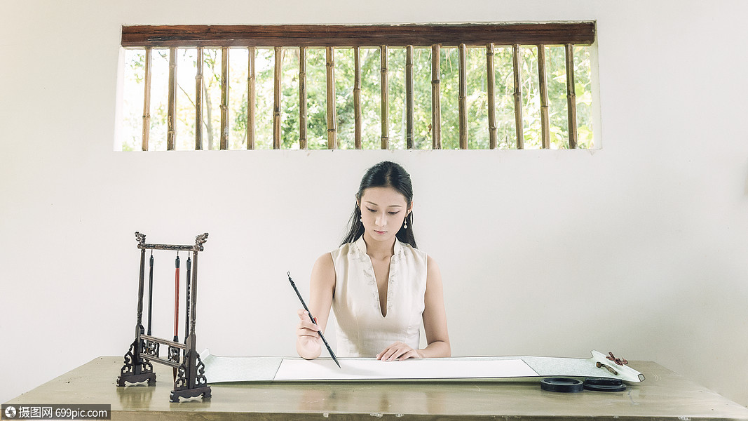 古风美女写书法