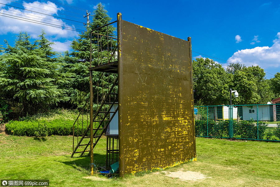 素质拓展障碍训练营场