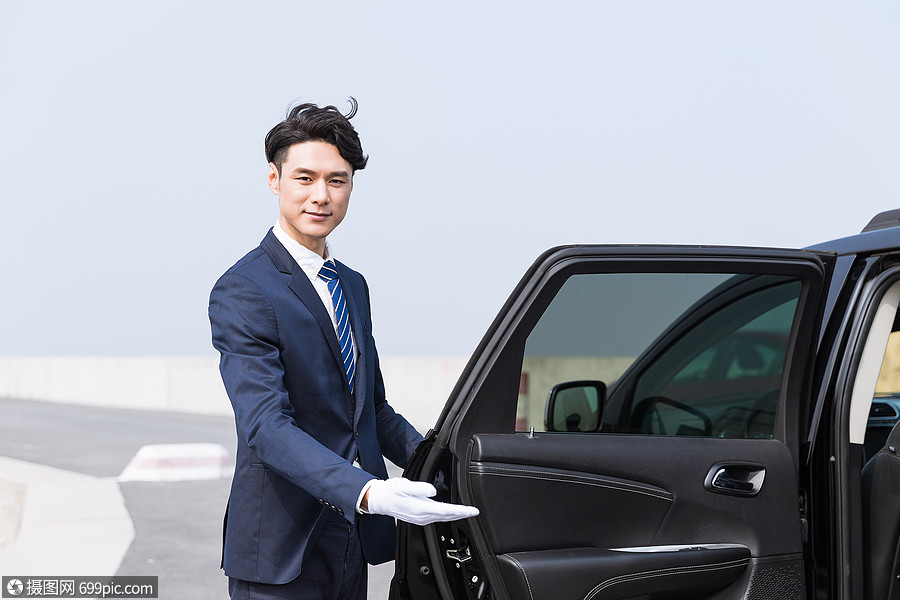 专车司机开车门邀请