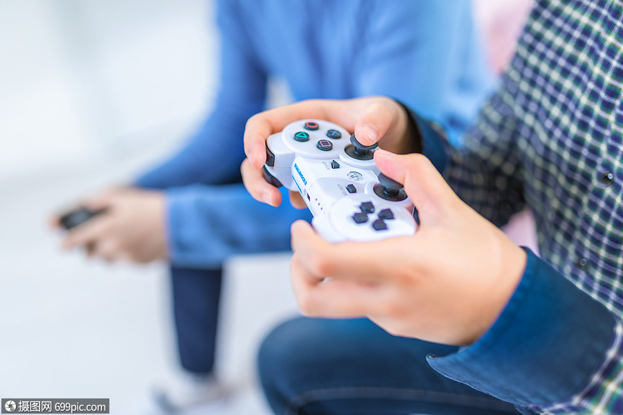 手拿游戏机手柄