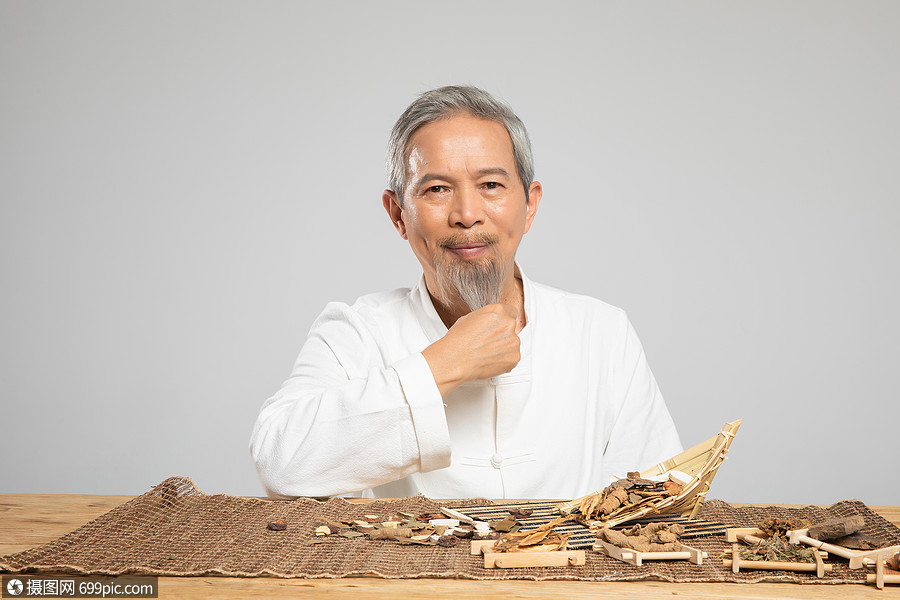 照片 人物情感 老中医形象.jpg