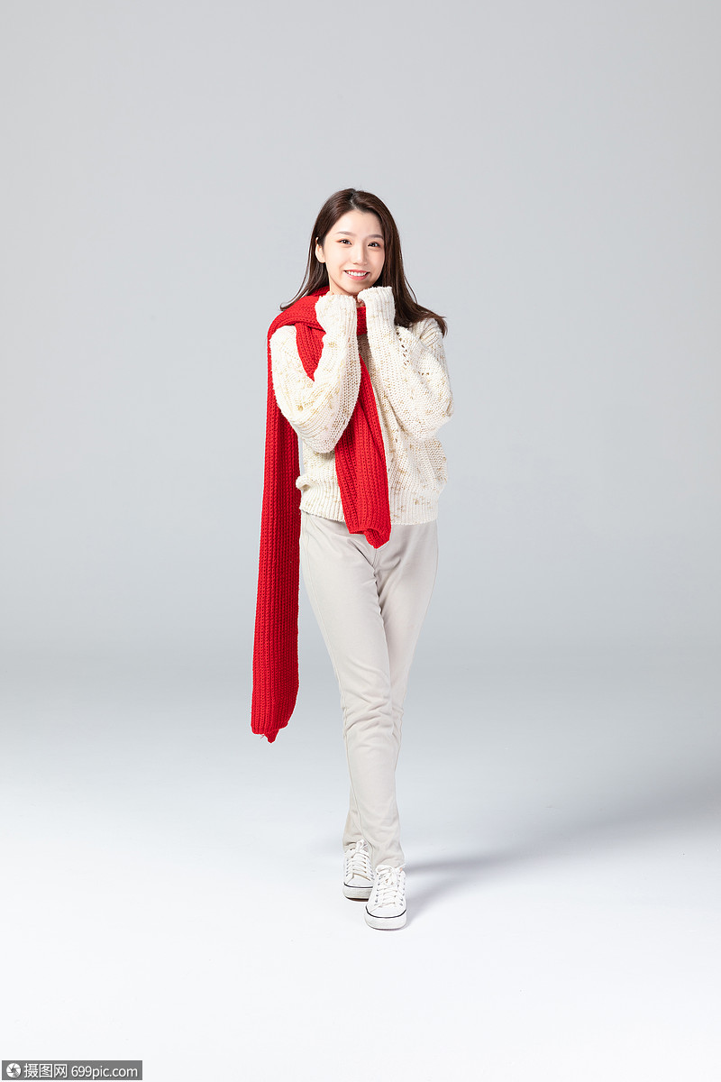 冬季女性全身形象青年美丽