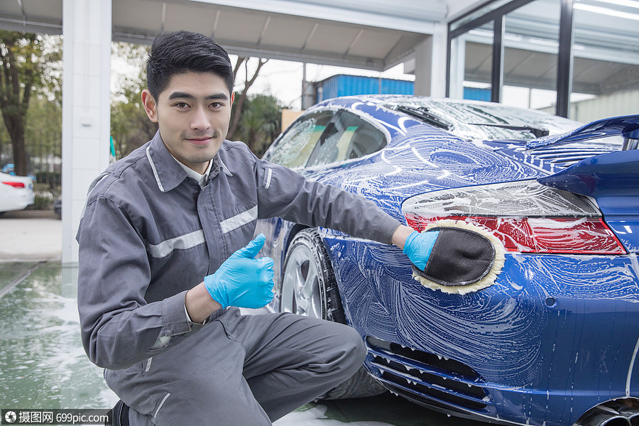 清洗工擦洗汽车机动车汽车美容