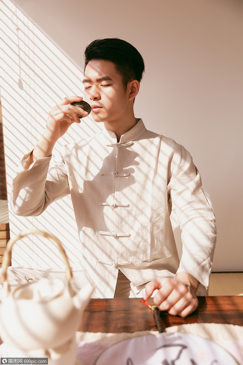 男性茶艺师古风人物