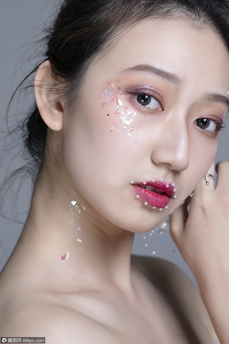 美女创意彩妆