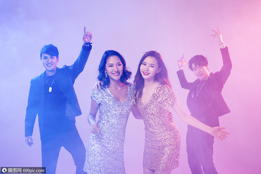 青年蹦迪美女90后