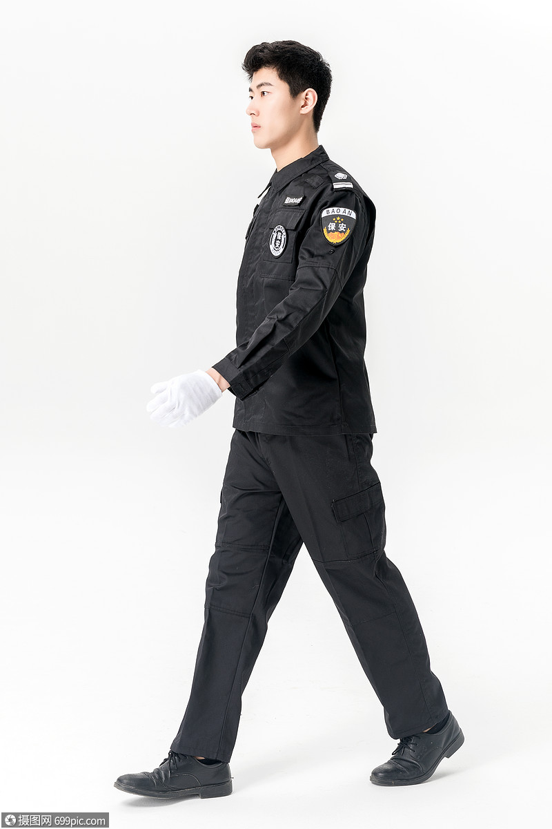 照片 人物情感 保安行走动作.jpg