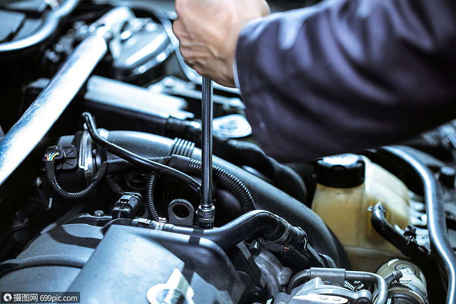 照片 人物情感 母亲节 汽车修理.jpg