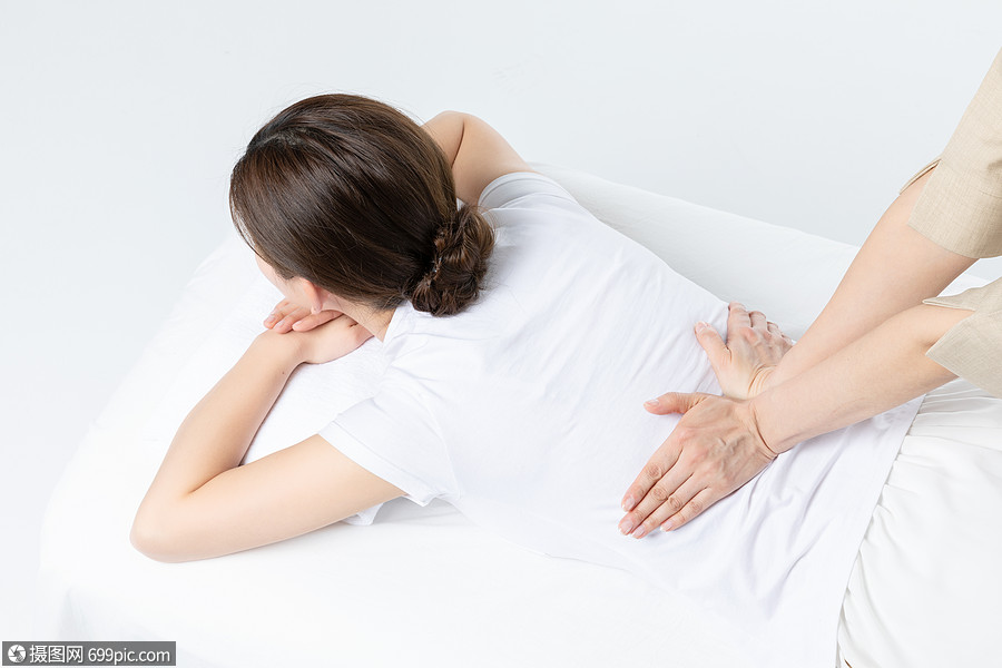 女性背部按摩放松模特