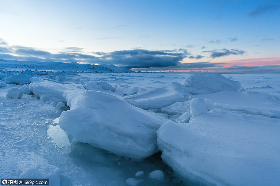照片 自然风景 冬季壮观的北极雪山风光.jpg