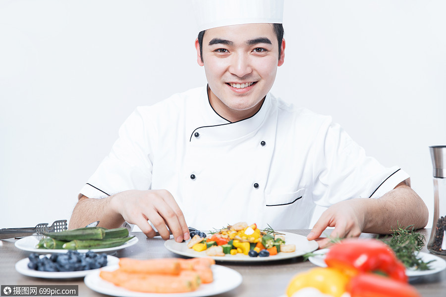 西餐厨师摆盘男性配餐