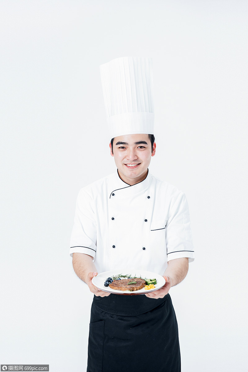 厨师展示菜品
