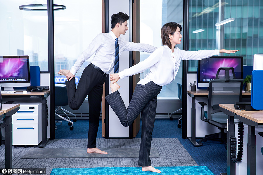 办公室锻炼瑜伽