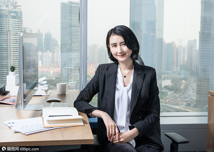 职场女性办公室办公休闲办公商务精英