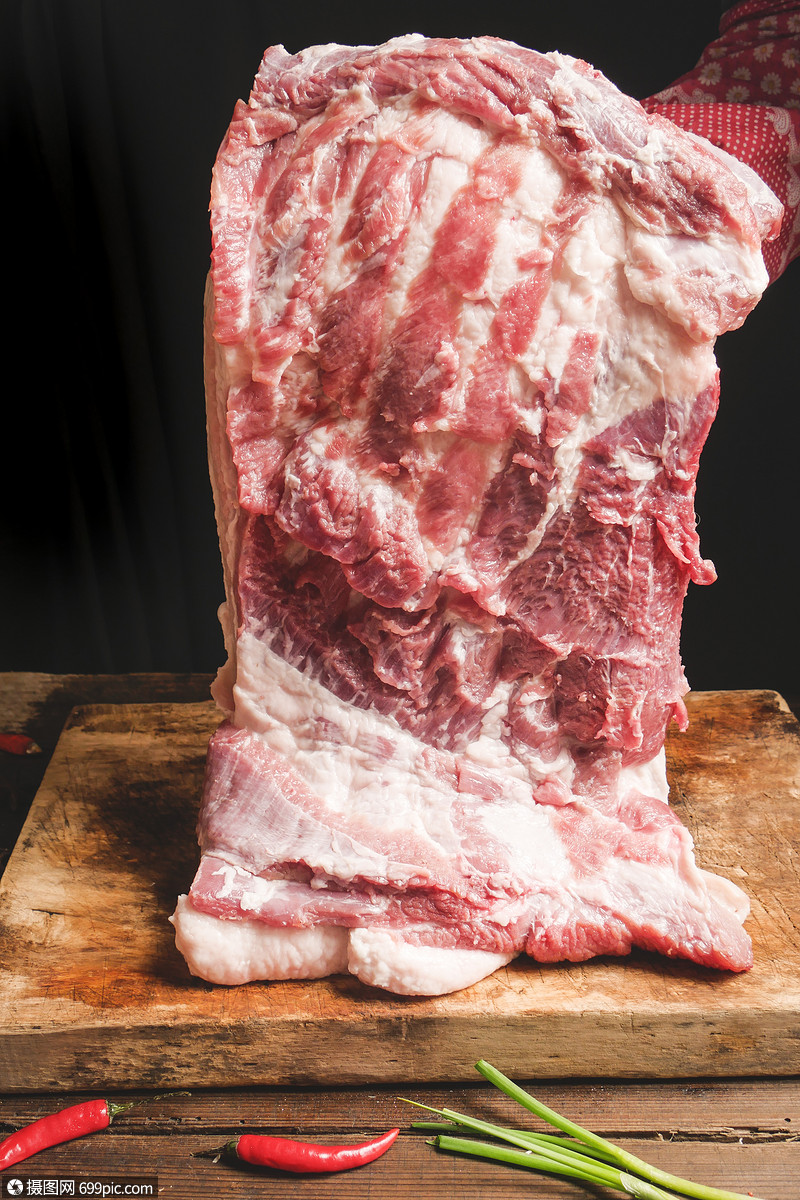 照片 餐饮美食 新鲜五花肉.jpg