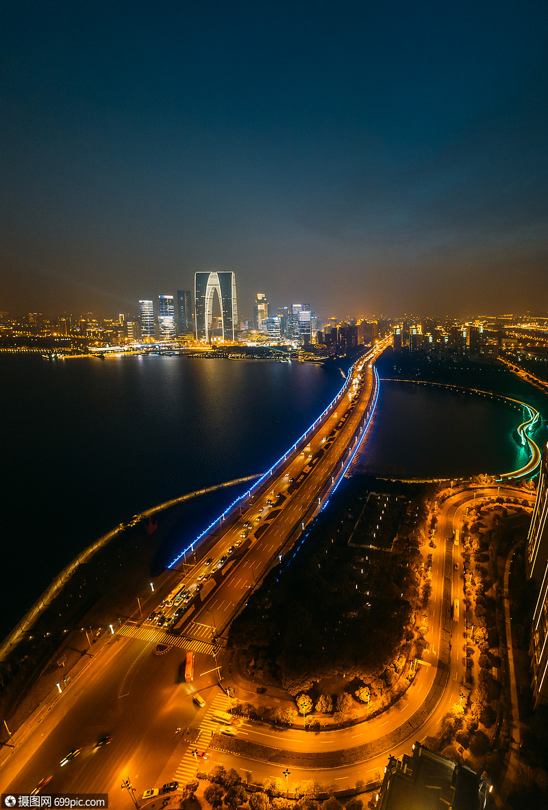 蘇州中心和觀景大橋以及金雞湖夜景