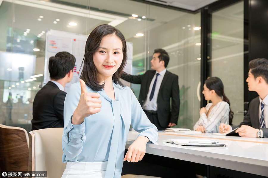商务人士在会议室开会团队女性