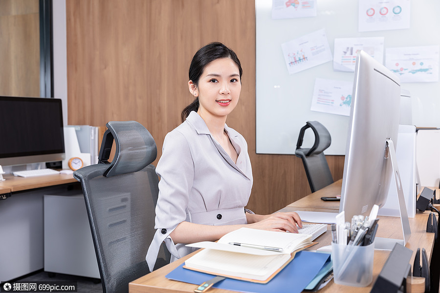 商务女性办公形象职场成功