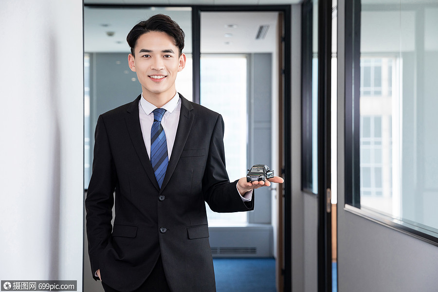 职场男性销售汽车图片