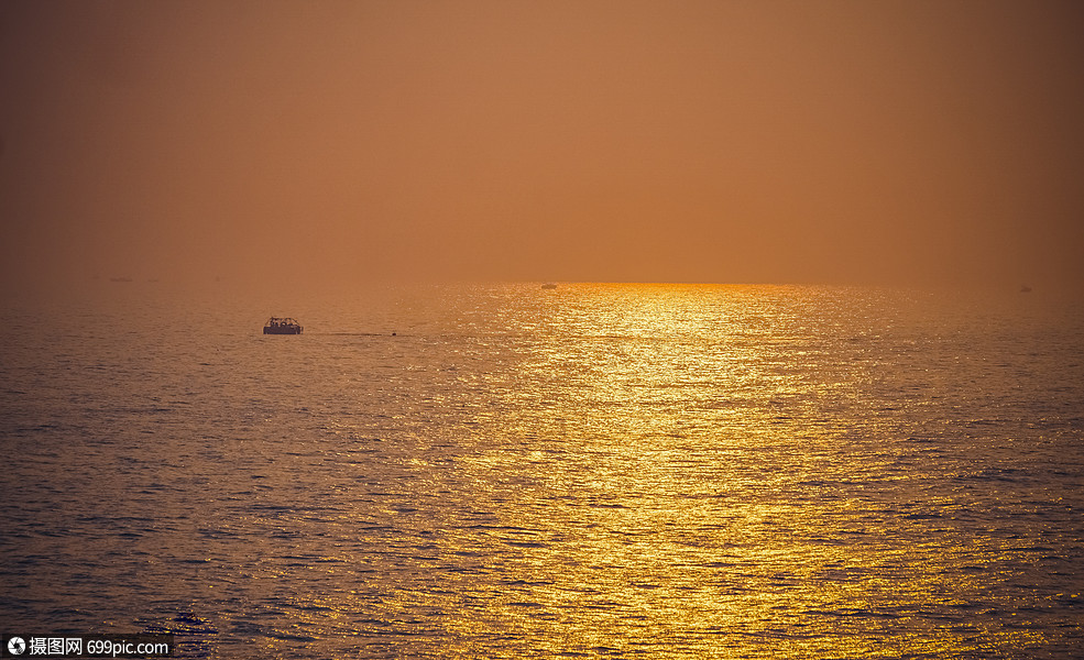 傍晚夕阳海面余晖落日大海落日