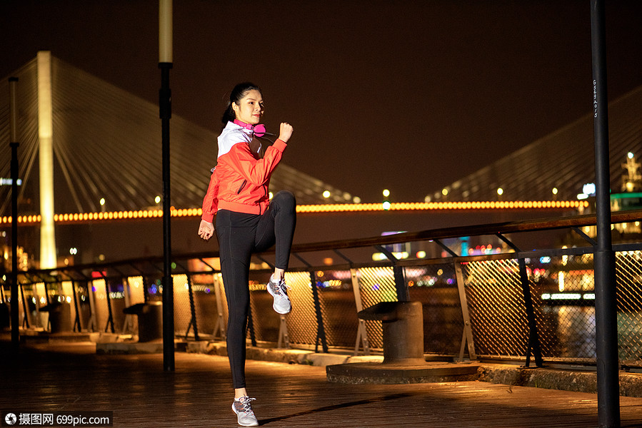 照片 生活方式 美女夜跑.jpg