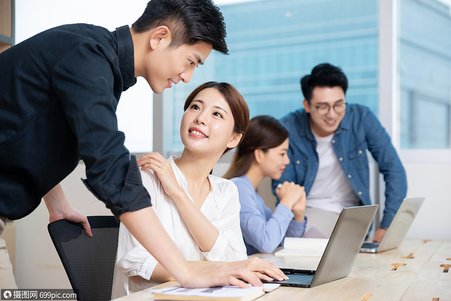 照片 商务办公 青年商务精英工作交流.jpg