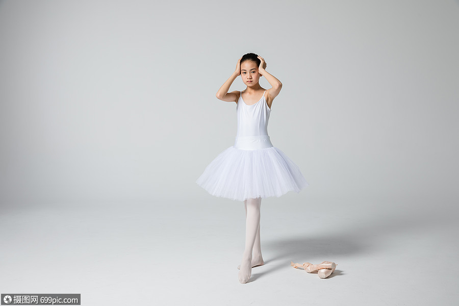 小女孩练芭蕾舞疲惫儿童舞蹈儿童