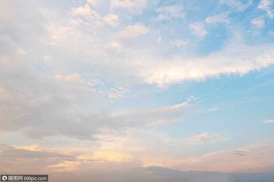 傍晚的天空实拍晚霞