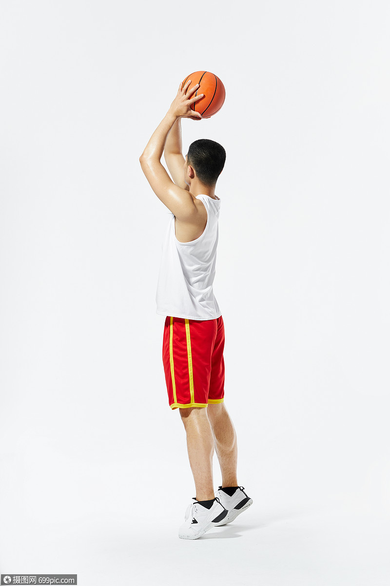 篮球运动员投篮动作