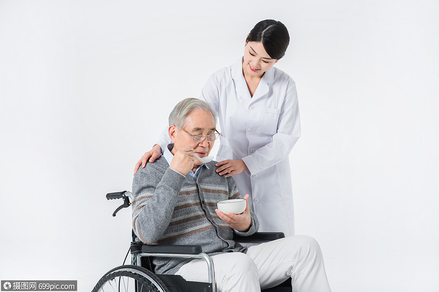 护士关爱老人看护关心