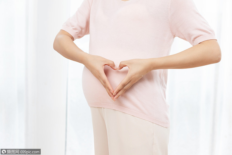 孕妇比心幸福母亲图片
