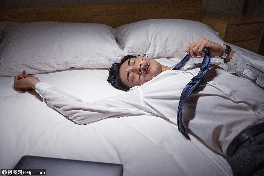 疲惫的商务男性