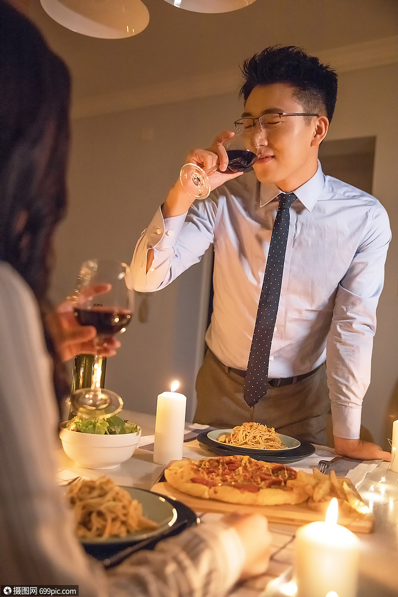 情侣烛光晚餐约会