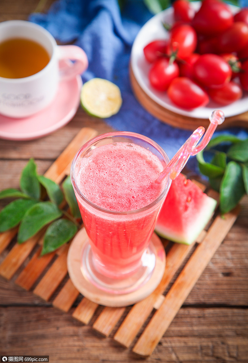 鲜榨西瓜汁果汁冰爽果汁