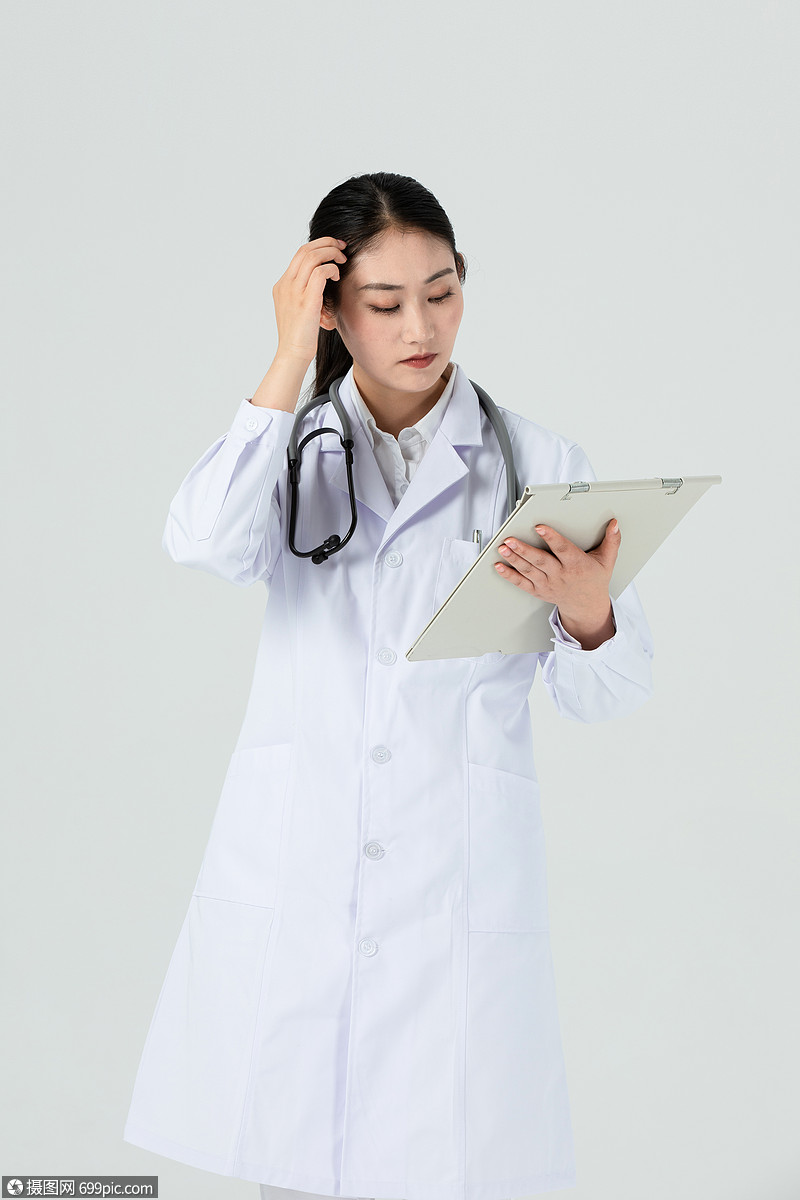 照片 职业形象 女医生遇到头疼难题.jpg