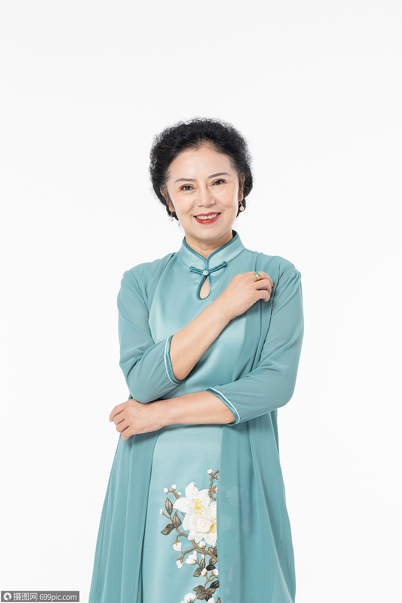老年旗袍女性生活人物