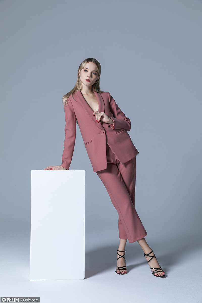 时尚西装外模女人模特
