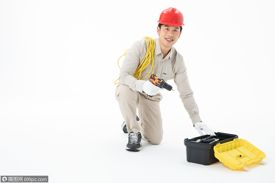 维修工人拿着钻枪工具箱电线